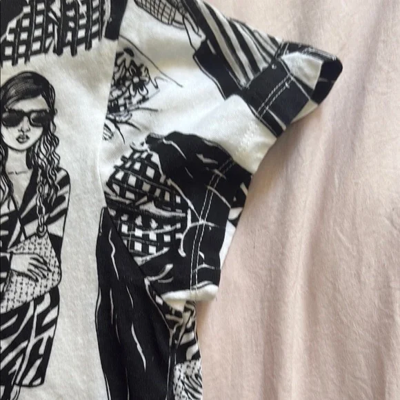Zara Black and White Graphic T-Shirt - Picture 4 of 8